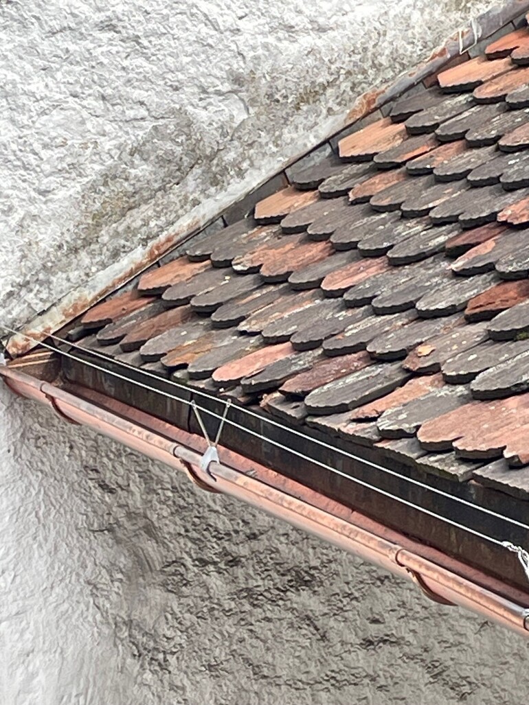 Vue des fils sur le chenau en face 