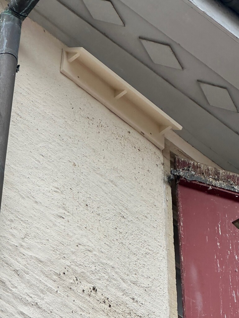 Des protections de volets discret - avec l'aval du patrimoine car bâtiment historique